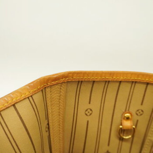 Louis Vuitton Monogram Neverfull MM Tote Bag - Picture 11 of 15